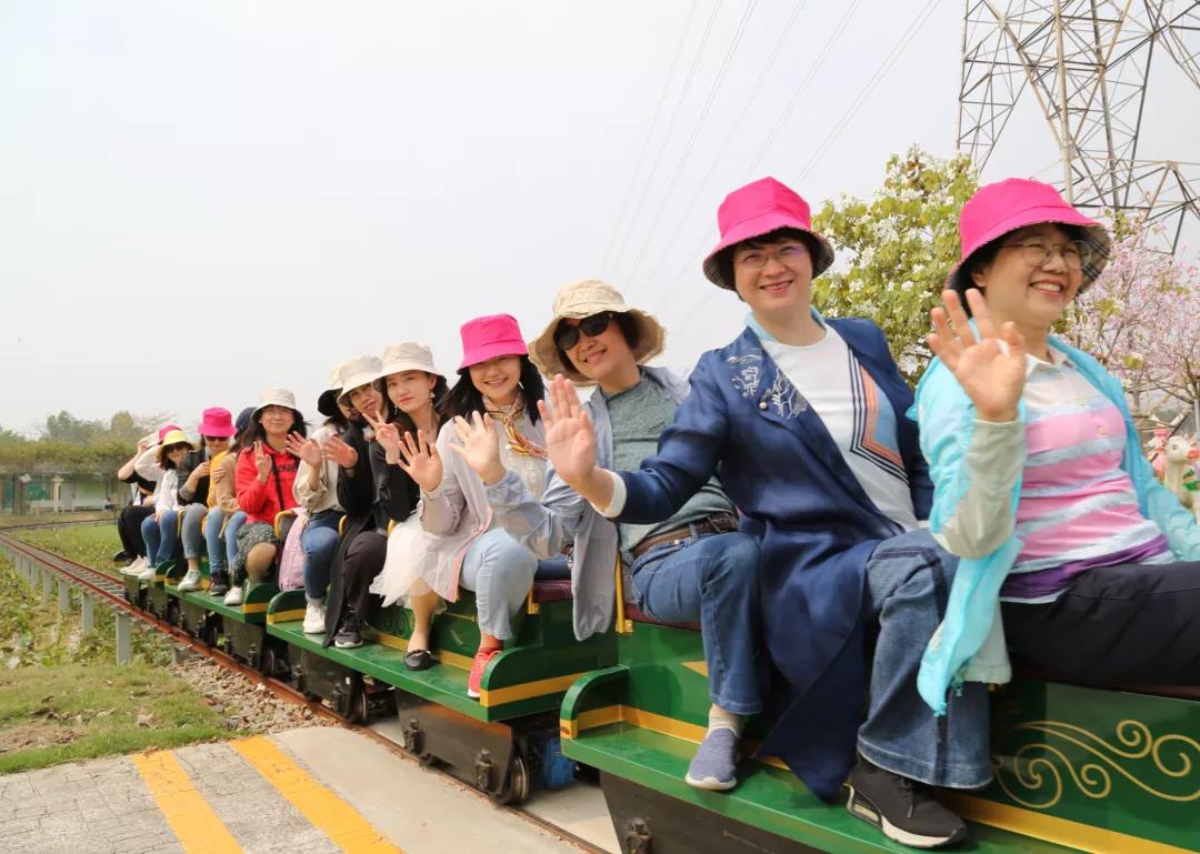 学党史 悟思想| 美高梅
她力量 缤纷向前——集团开展“天地广 新女性 学党史 鼓干劲”活动 学党史 悟思想| 美高梅
她力量 缤纷向前——集团开展“天地广 新女性 学党史 鼓干劲”活动