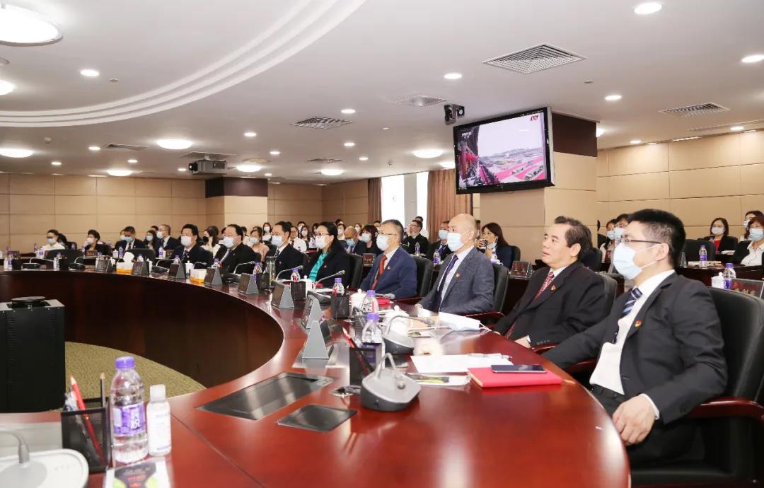 永远跟党走 奋进新征程——习近平总书记在庆祝中国共产党成立100周年大会上的重要讲话在美高梅集团
引起热烈反响 永远跟党走 奋进新征程——习近平总书记在庆祝中国共产党成立100周年大会上的重要讲话在美高梅集团
引起热烈反响