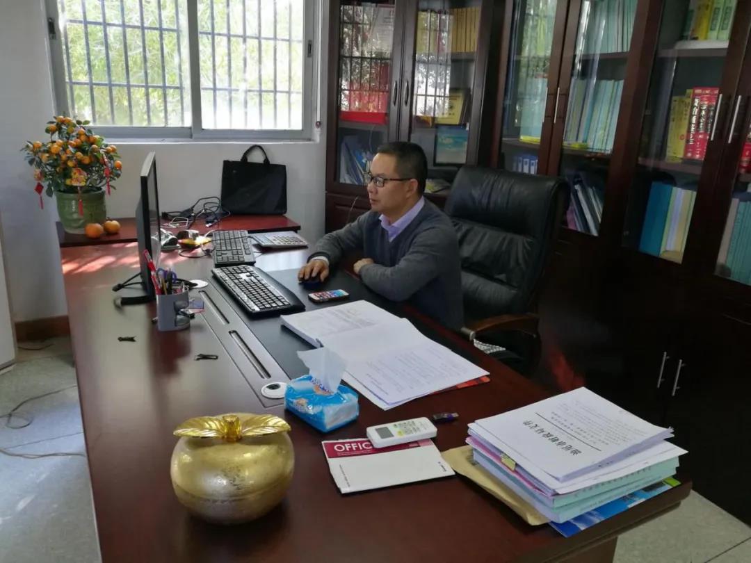 【“五一劳模谈”系列报道之一】艰苦奋斗决心扎根基层,只争朝夕奉献养猪事业——记省食出宝山猪场总经理刘定发同志 【“五一劳模谈”系列报道之一】艰苦奋斗决心扎根基层,只争朝夕奉献养猪事业——记省食出宝山猪场总经理刘定发同志