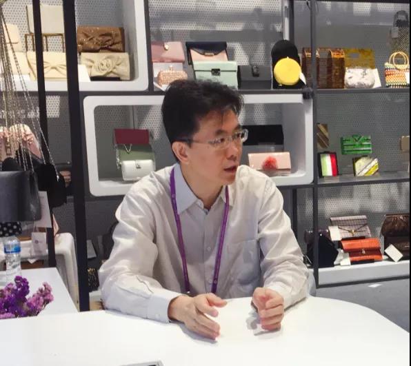 【2019年度美高梅
荣誉体系先进典型系列报道六:省开发箱包公司总经理黎军】坚守初心 砥砺前行 【2019年度美高梅
荣誉体系先进典型系列报道六:省开发箱包公司总经理黎军】坚守初心 砥砺前行