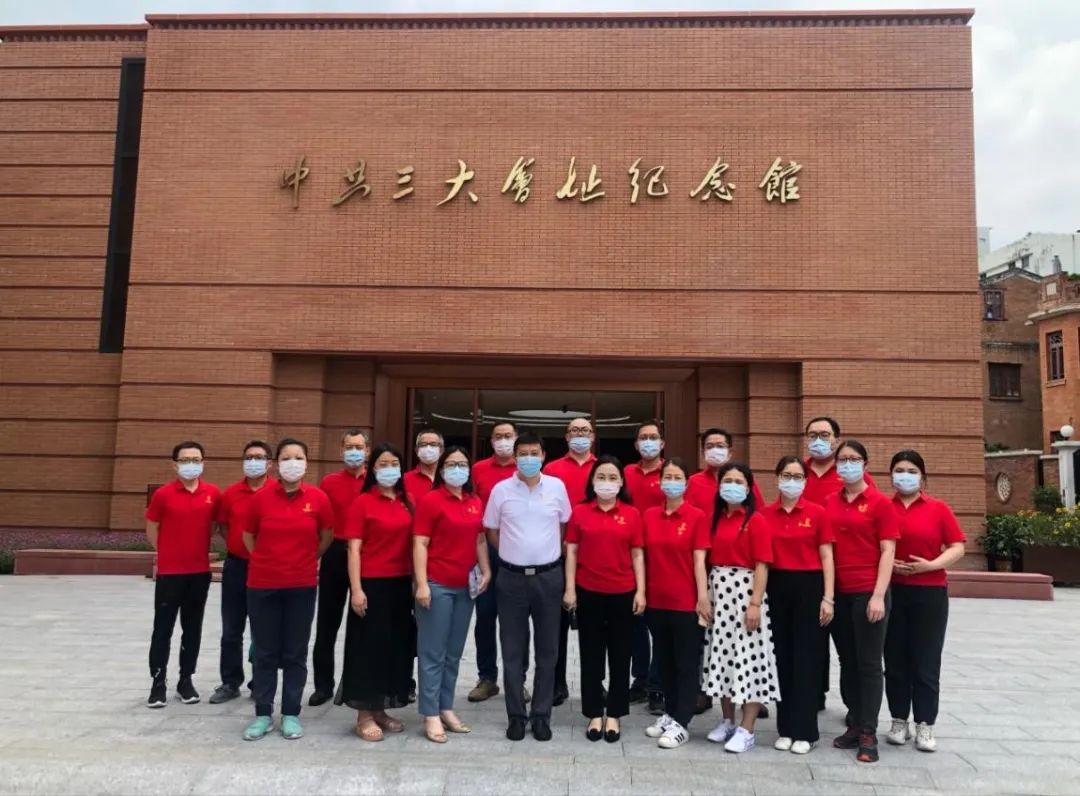 挥楫奋进敢担当 铿锵玫瑰绽芳华 挥楫奋进敢担当 铿锵玫瑰绽芳华