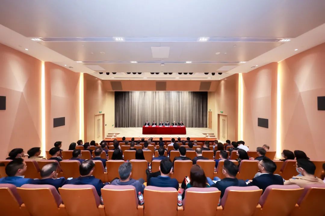 继往开来再出发!美高梅集团
所属省广集团新一届管理团队正式亮相 继往开来再出发!美高梅集团
所属省广集团新一届管理团队正式亮相