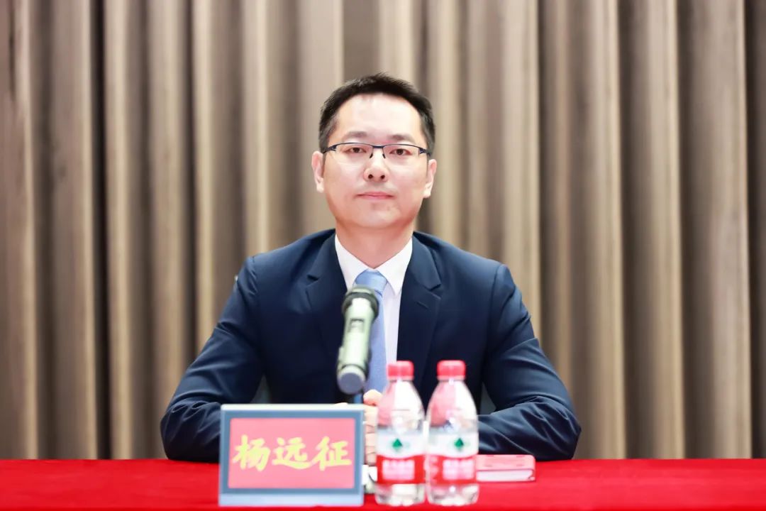 继往开来再出发!美高梅集团
所属省广集团新一届管理团队正式亮相 继往开来再出发!美高梅集团
所属省广集团新一届管理团队正式亮相