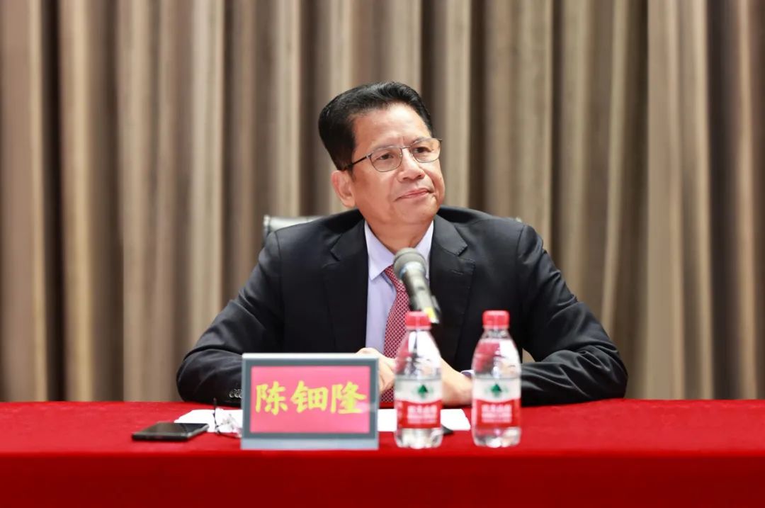 继往开来再出发!美高梅集团
所属省广集团新一届管理团队正式亮相 继往开来再出发!美高梅集团
所属省广集团新一届管理团队正式亮相