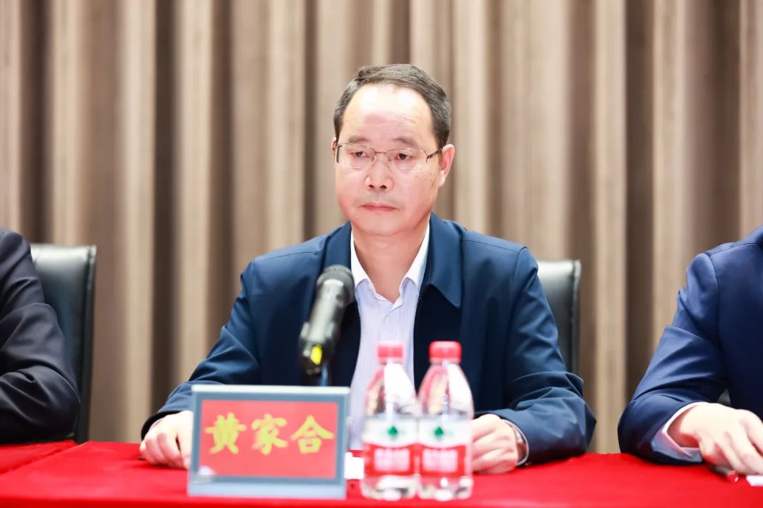 继往开来再出发!美高梅集团
所属省广集团新一届管理团队正式亮相 继往开来再出发!美高梅集团
所属省广集团新一届管理团队正式亮相