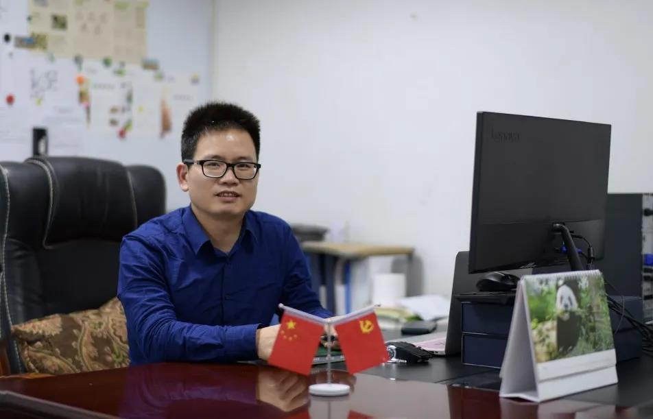 【美高梅集团
“两优一先”典型事迹】广东省国资系统优秀共产党员蔡友华:以科技创新成果诠释使命担当。 【美高梅集团
“两优一先”典型事迹】广东省国资系统优秀共产党员蔡友华:以科技创新成果诠释使命担当。