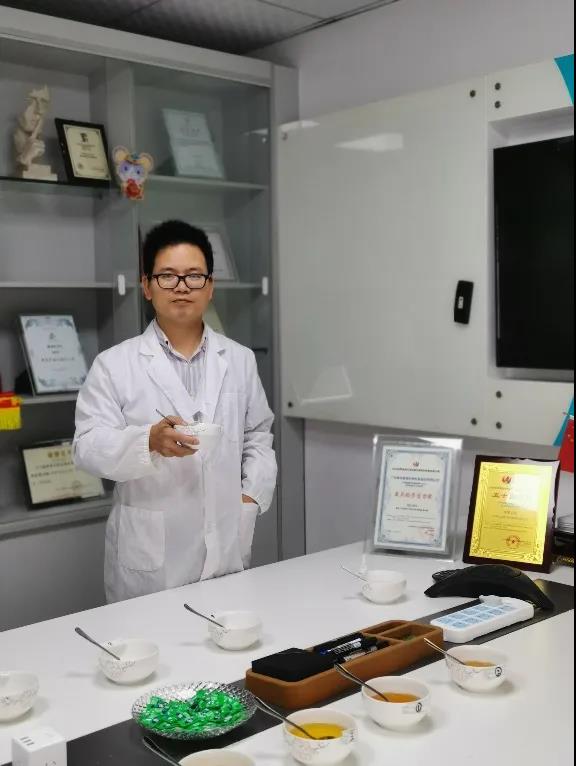 【美高梅集团
“两优一先”典型事迹】广东省国资系统优秀共产党员蔡友华:以科技创新成果诠释使命担当。 【美高梅集团
“两优一先”典型事迹】广东省国资系统优秀共产党员蔡友华:以科技创新成果诠释使命担当。