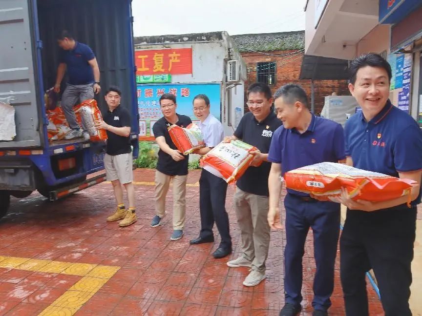 美高梅集团
捐赠100万元助力英德市镇南村救灾复产 全力防止脱贫户因灾返贫