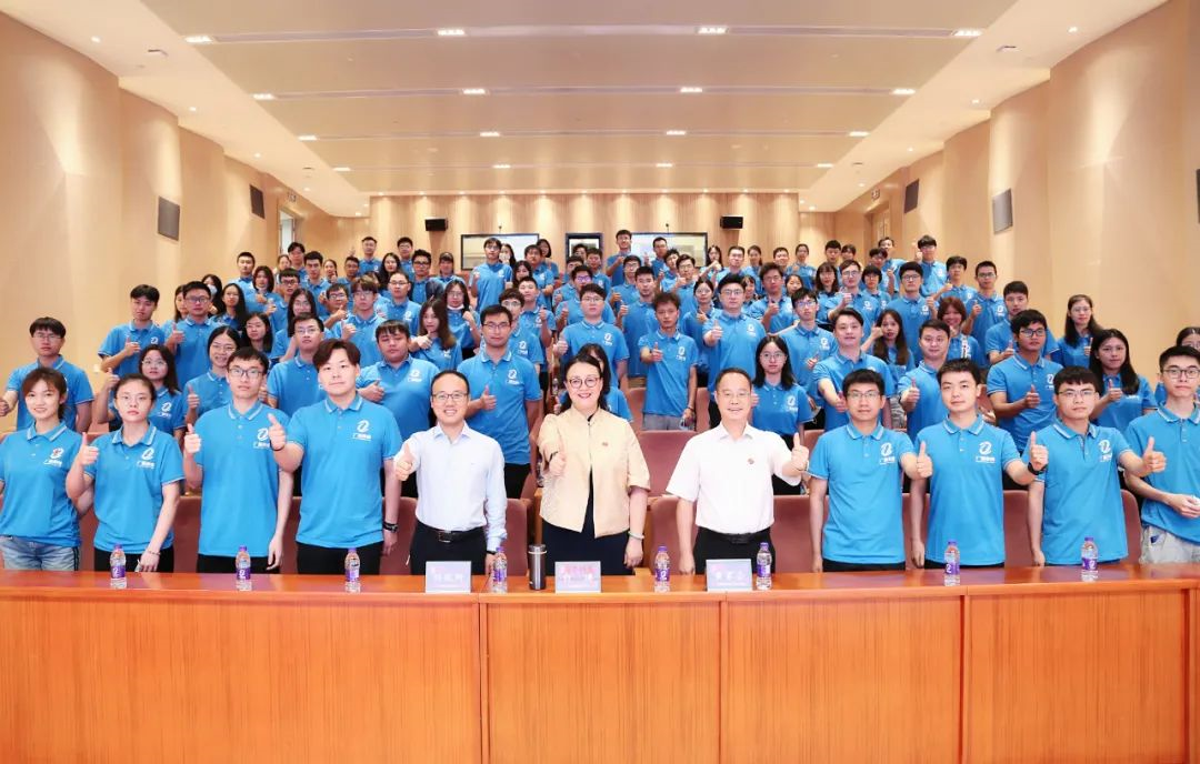 美高梅集团
积极打好稳就业保就业组合拳