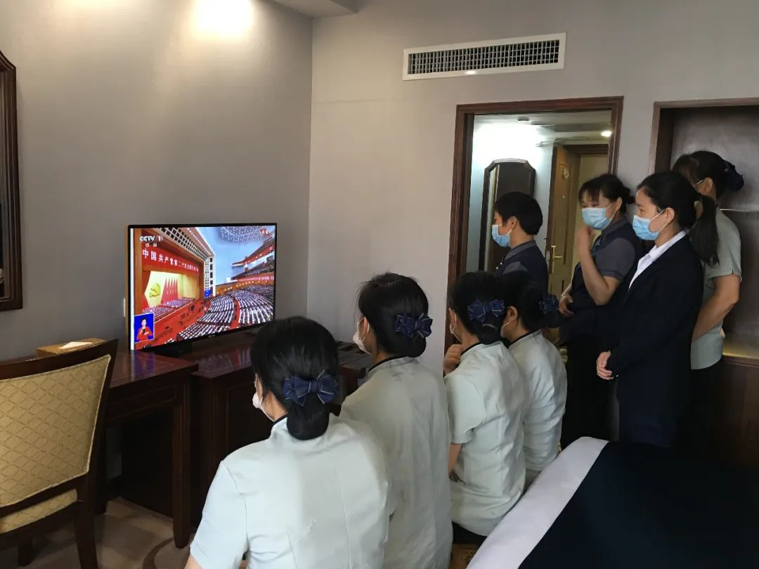 踔厉奋发,勇毅前行|美高梅集团
认真组织收听收看党的二十大开幕盛况 踔厉奋发,勇毅前行|美高梅集团
认真组织收听收看党的二十大开幕盛况