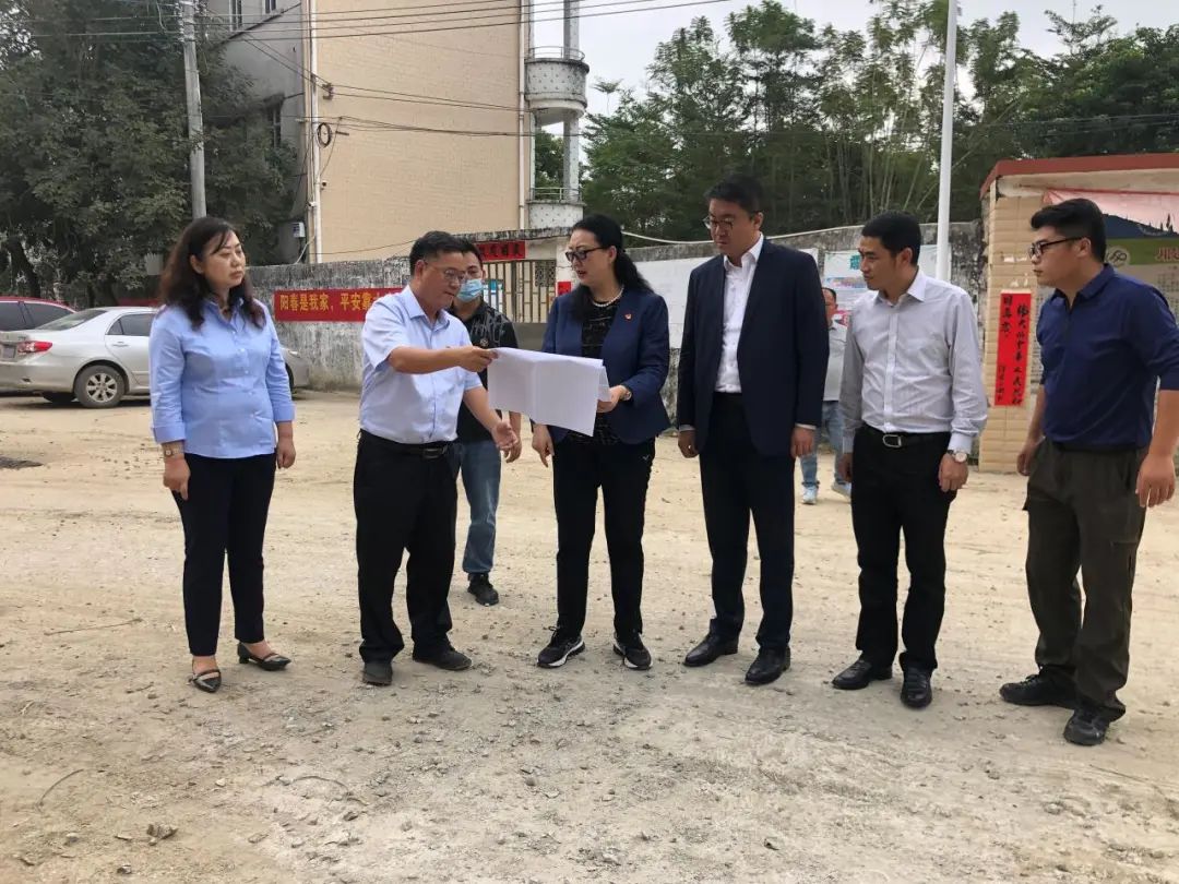 美高梅集团
党委书记、董事长白涛调研乡村振兴驻镇帮扶工作 美高梅集团
党委书记、董事长白涛调研乡村振兴驻镇帮扶工作