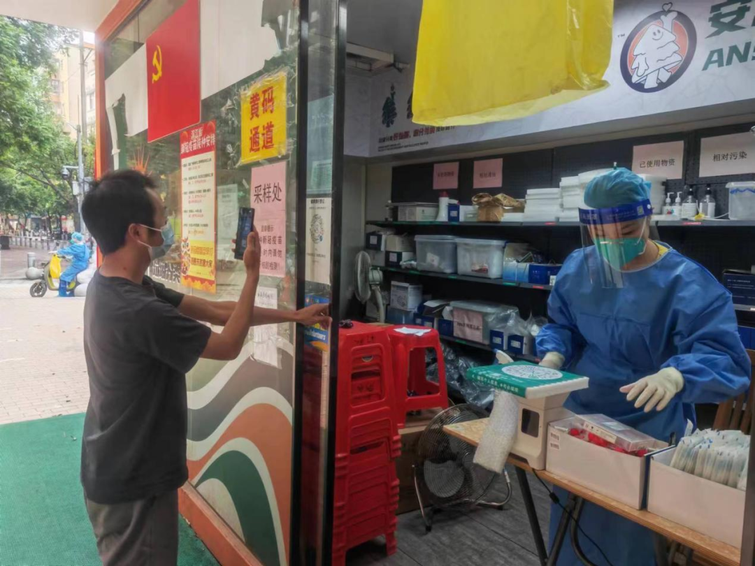 使命在肩,冲锋在前!美高梅集团
党员干部就地“转岗”变身抗疫志愿者 使命在肩,冲锋在前!美高梅集团
党员干部就地“转岗”变身抗疫志愿者