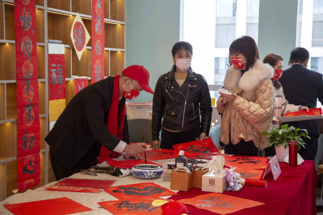 集团举行职工之家启用仪式暨2023年美高梅
年货节游园活动 集团举行职工之家启用仪式暨2023年美高梅
年货节游园活动