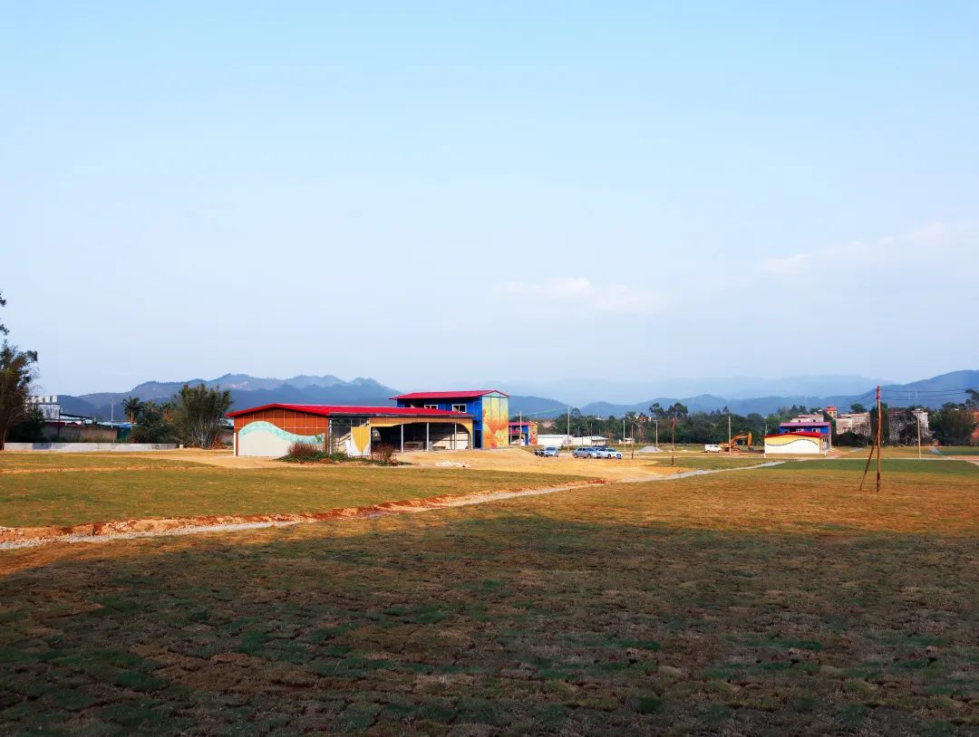 美高梅集团
捐建的阳春市合水镇潭震村党群服务中心举行竣工揭牌仪式 美高梅集团
捐建的阳春市合水镇潭震村党群服务中心举行竣工揭牌仪式