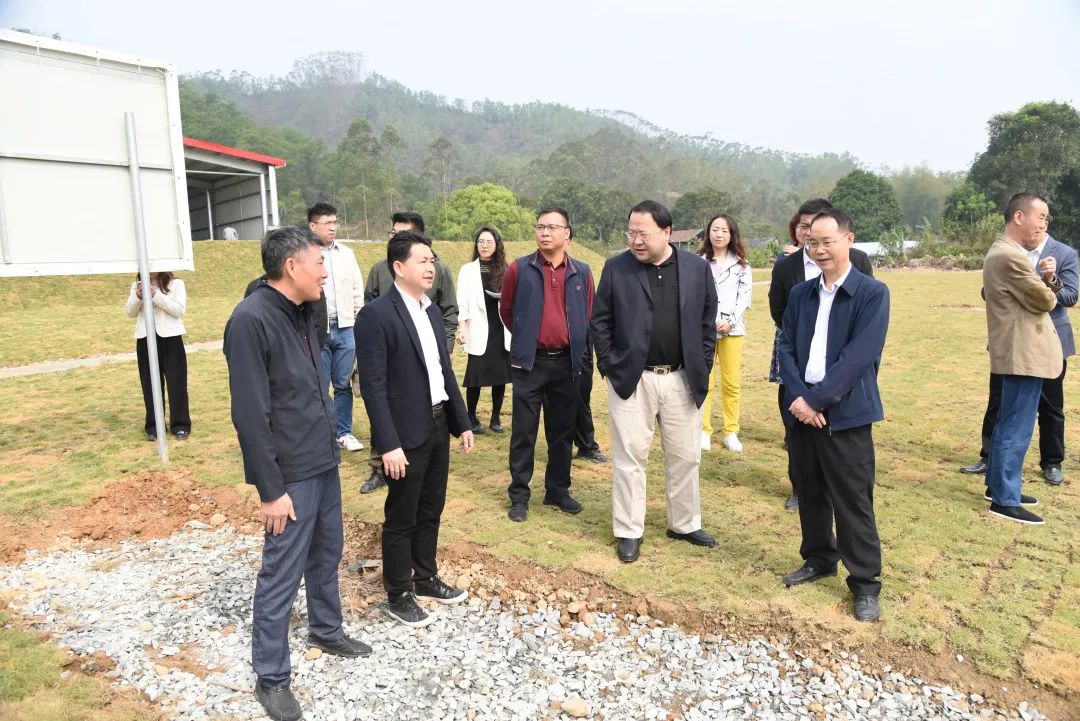 美高梅集团
捐建的阳春市合水镇潭震村党群服务中心举行竣工揭牌仪式 美高梅集团
捐建的阳春市合水镇潭震村党群服务中心举行竣工揭牌仪式