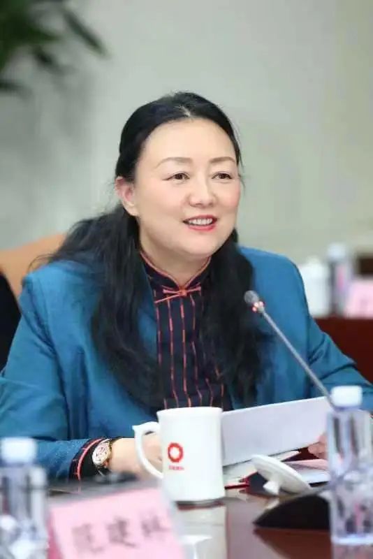 集团党委书记、董事长白涛受邀参加中企研座谈会并作主旨发言 集团党委书记、董事长白涛受邀参加中企研座谈会并作主旨发言