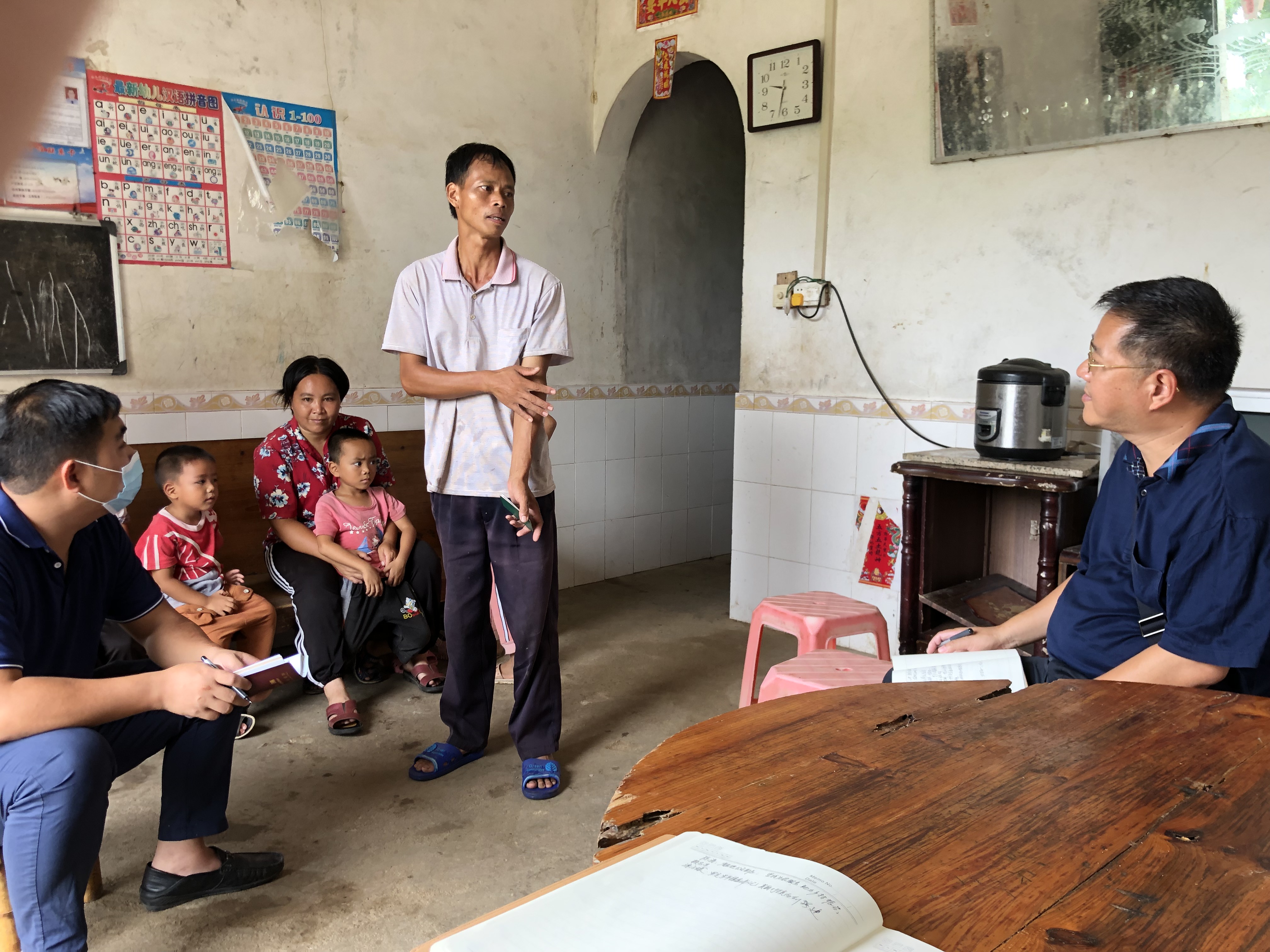 【乡村振兴】美高梅集团
驻村第一书记巫卫文:阡陌乡间话“振兴” 不负韶华不负乡村 【乡村振兴】美高梅集团
驻村第一书记巫卫文:阡陌乡间话“振兴” 不负韶华不负乡村