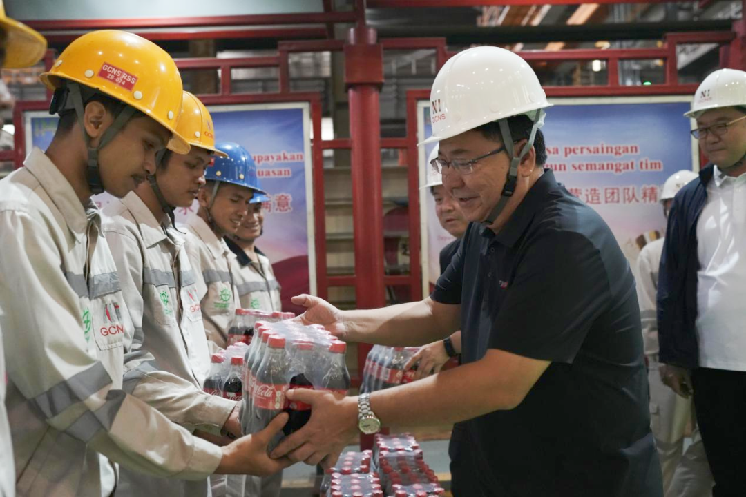 美高梅集团
赴印尼广青项目生产一线开展“送清凉”慰问活动 美高梅集团
赴印尼广青项目生产一线开展“送清凉”慰问活动