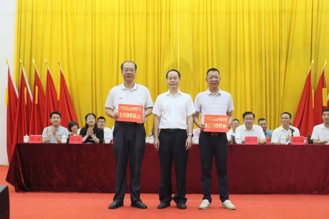 助力振兴 携手圆梦 | 美高梅集团
在合水镇开展奖教助学活动 助力振兴 携手圆梦 | 美高梅集团
在合水镇开展奖教助学活动