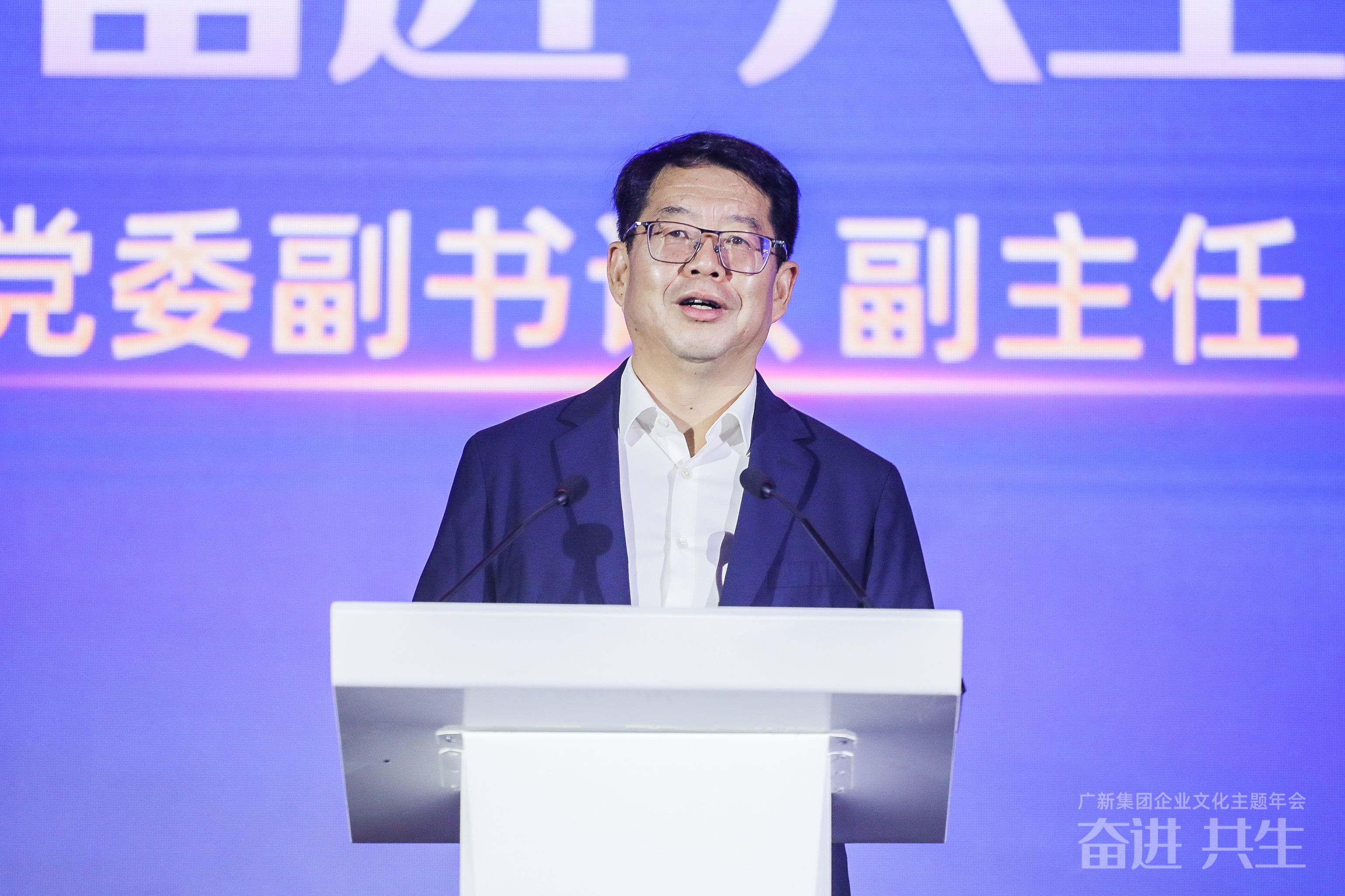 同谱奋进曲 共铸新辉煌 | 美高梅集团
举办“奋进共生”美高梅文化主题年会 同谱奋进曲 共铸新辉煌 | 美高梅集团
举办“奋进共生”美高梅文化主题年会