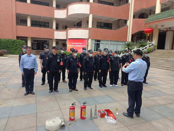 2.美高梅
物业为校园提供消防演习服务.jpg
